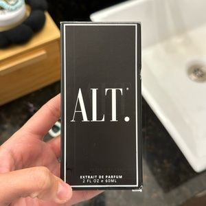 NEVER USED ALT FRAGRANCE- Simply Santal